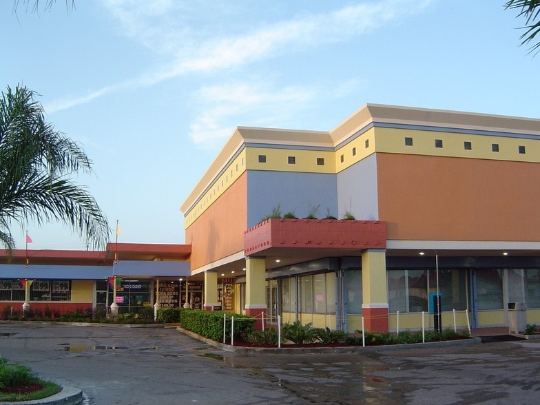 More Photos Of 4500-4698 NW 183rd St, Miami Gardens Storefront For Lease