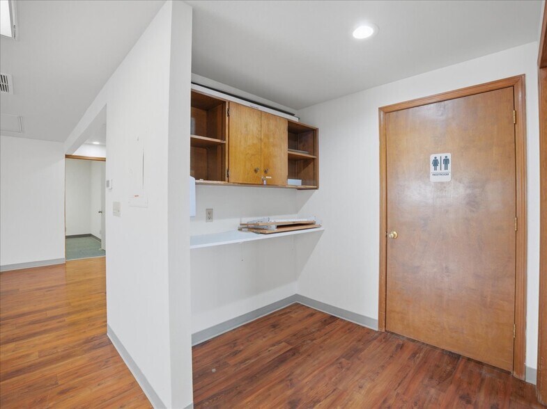 More Photos Of 950-960 Uglow Ave SE, Dallas Medical For Sale