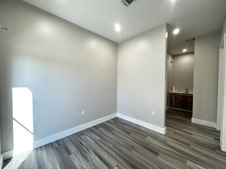 More Photos Of 8815 West Rd, Houston Office For Sale
