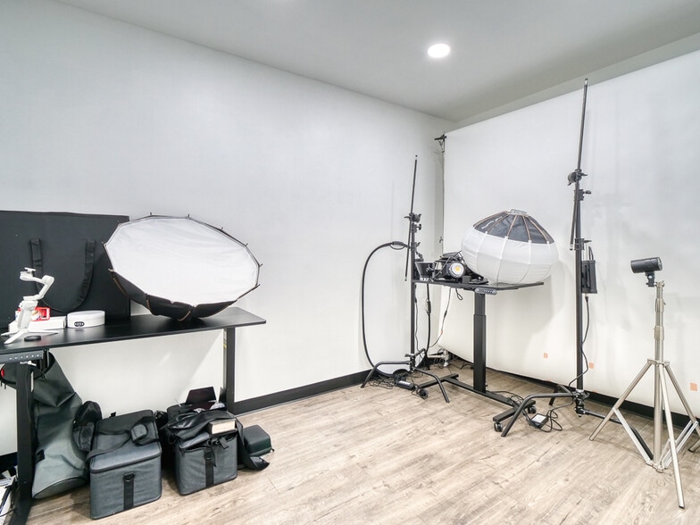 More Photos Of 10850 Pearl Rd, Strongsville Office For Sale