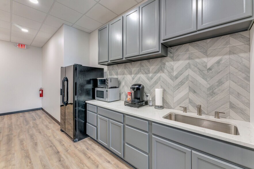 More Photos Of 17516 Matany Rd, Justin Office For Lease