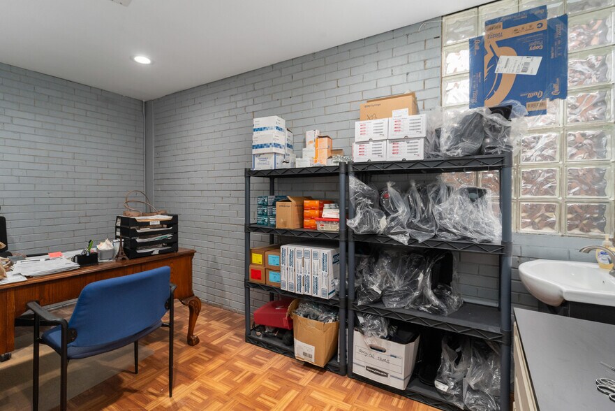 More Photos Of 3100 S Oak Park Ave, Berwyn Office For Sale