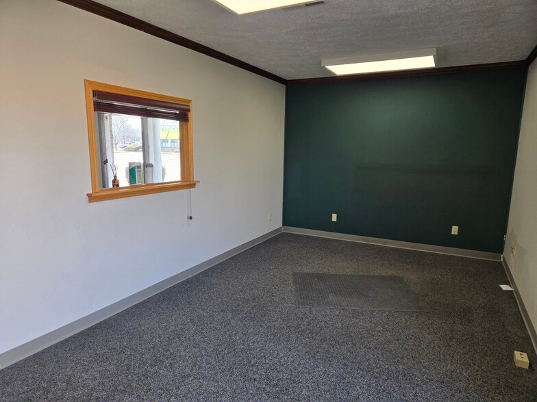 More Photos Of 1130 E Main St, Carbondale Storefront Retail Office For Lease