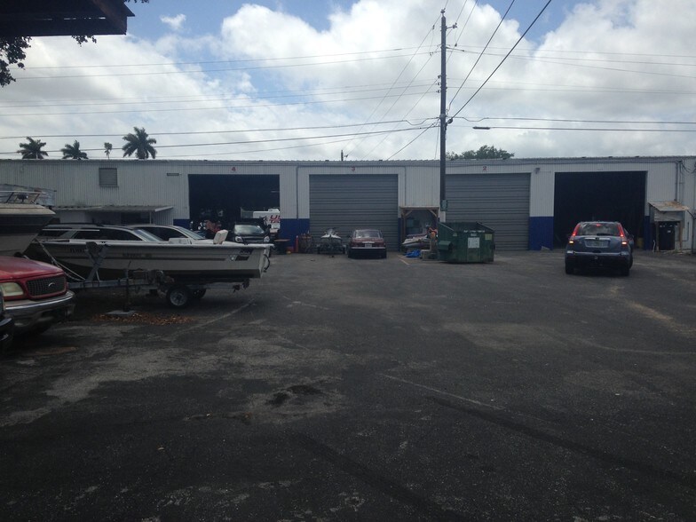 More Photos Of 1266 28th Ave, Bradenton Warehouse For Lease