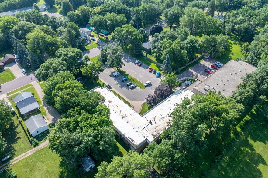 More Photos Of 3200 S Maple Ave, Slayton Apartments For Sale