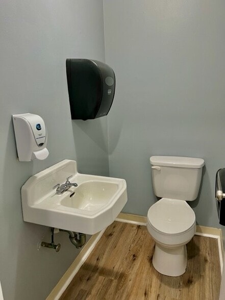 More Photos Of 2820 Broadmoor Ave, Concord Office For Sale