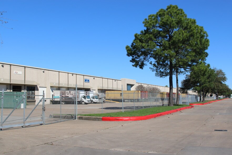 More Photos Of 9500-9540 Clay Rd, Houston Distribution For Lease