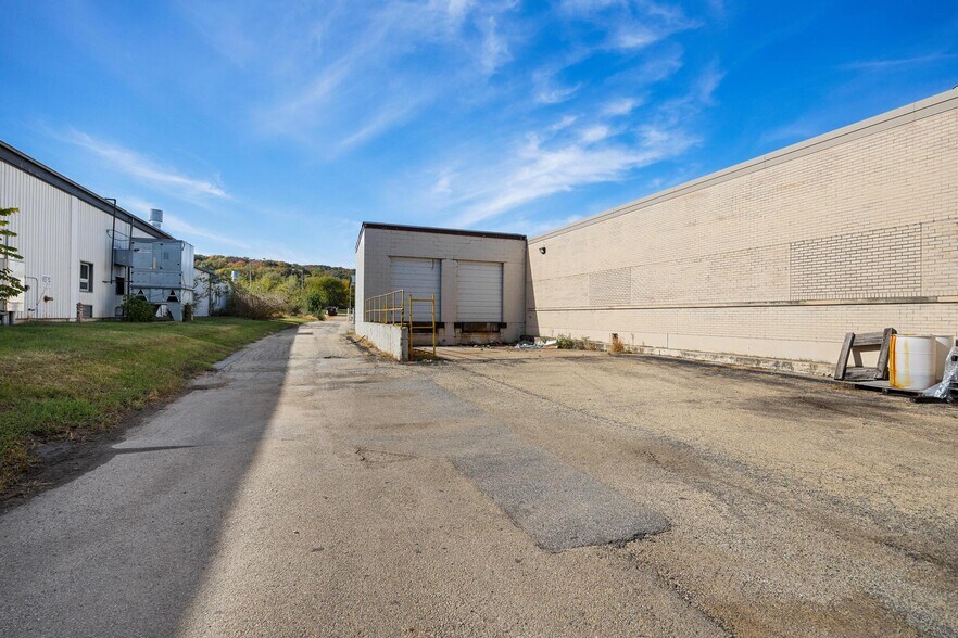More Photos Of 6533 N Galena Rd, Peoria Industrial For Sale