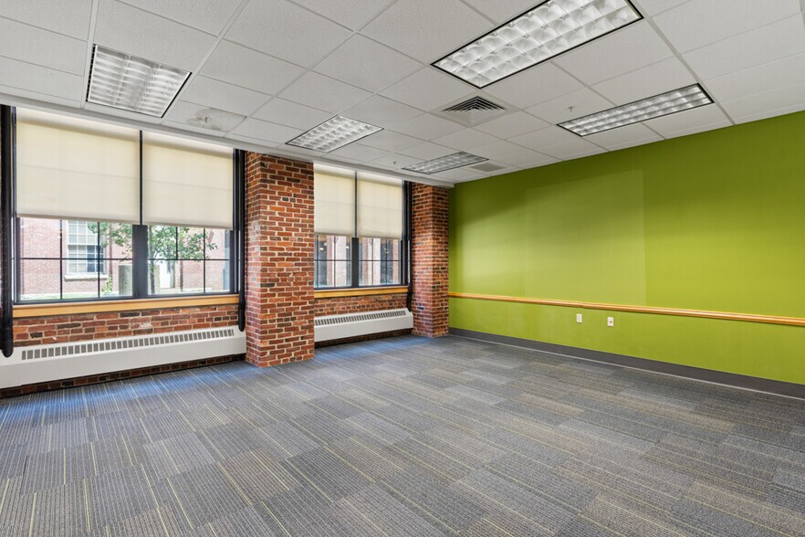 More Photos Of 140 Mill St, Lewiston Office Residential For Sale