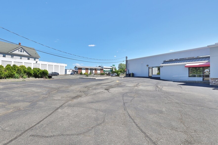 More Photos Of 52 E Rt-59, Nanuet Freestanding For Lease