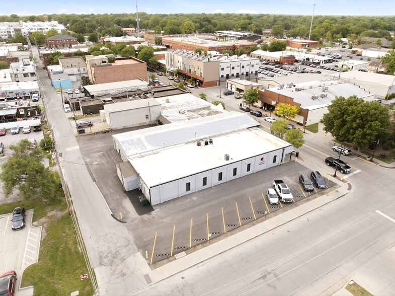 More Photos Of 326 SE Douglas St, Lees Summit Office For Sale