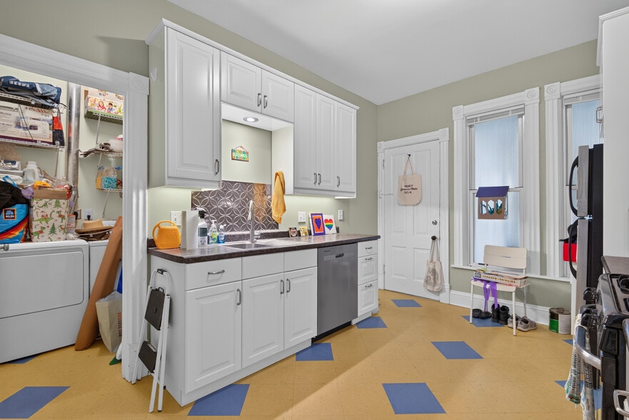 More Photos Of 446 Madison St NE, Minneapolis Multifamily For Sale