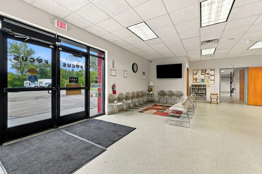 More Photos Of 2321 W Grand Ave, Wisconsin Rapids Office For Sale