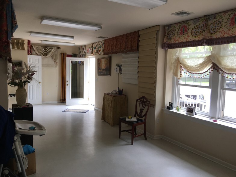 More Photos Of 968 Somerset St, Watchung Office For Sale