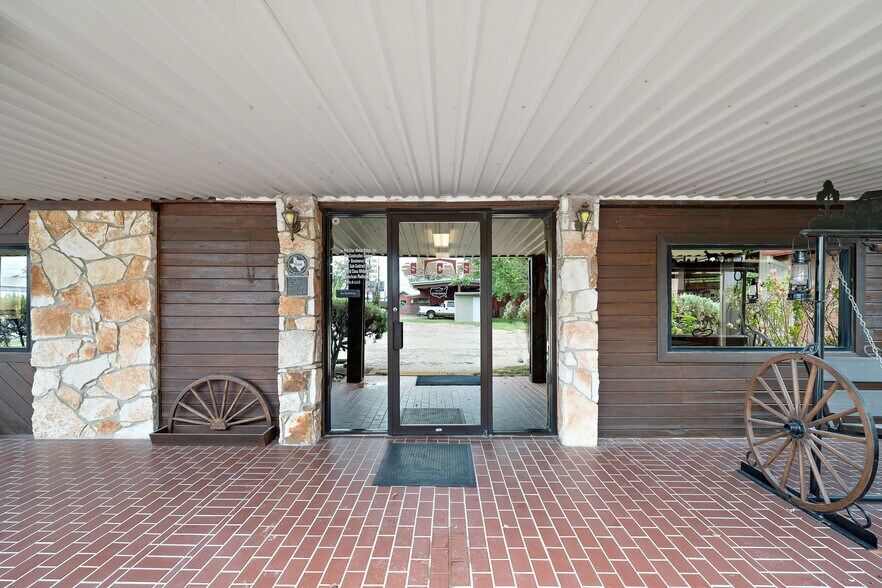 More Photos Of 7438 Wright Rd, Houston Light Distribution For Sale