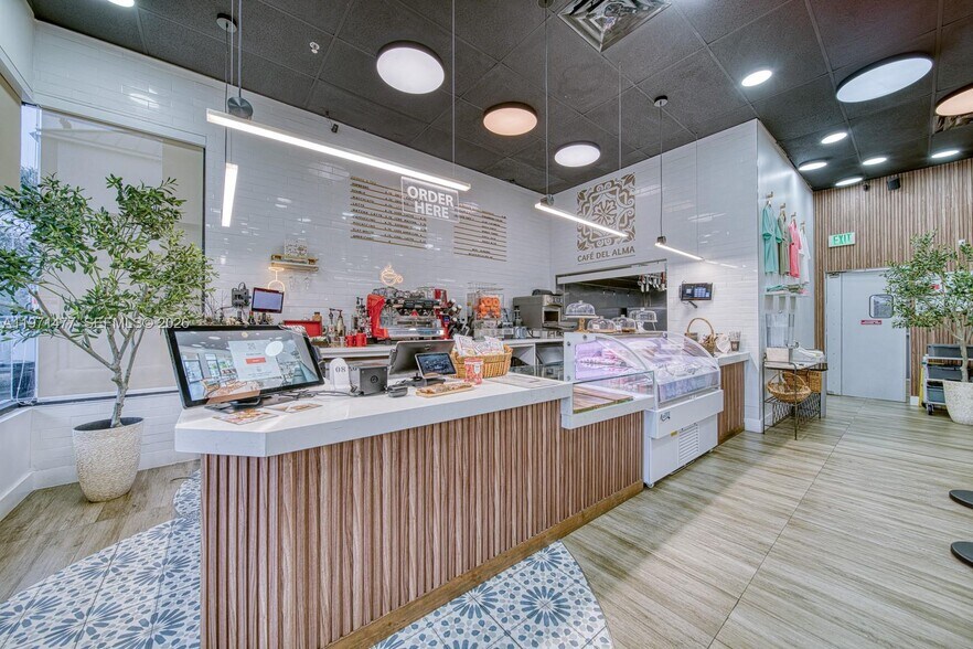 More Photos Of 16215-16295 Biscayne Blvd, North Miami Beach General Retail For Lease