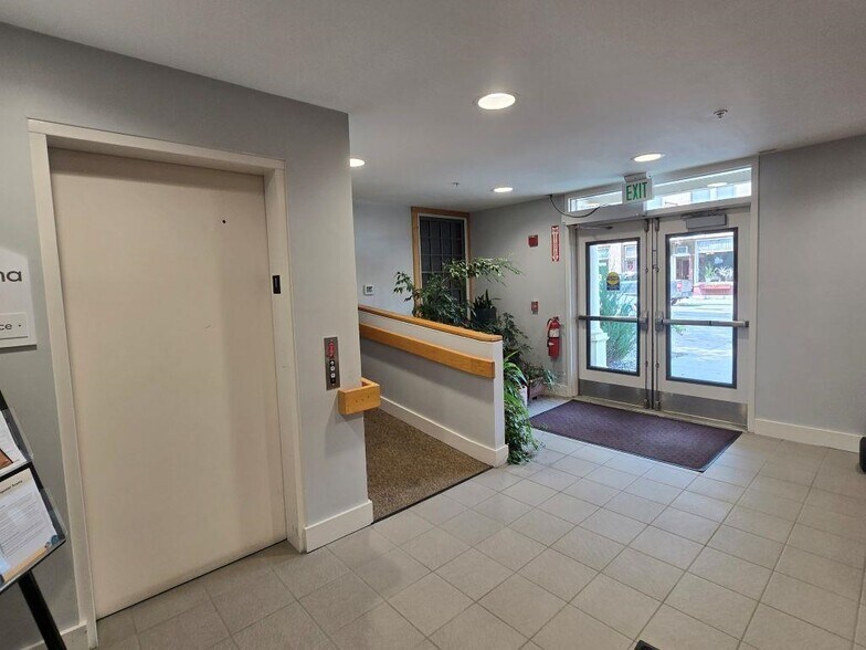 More Photos Of 105 Main St, Windsor Office For Sale