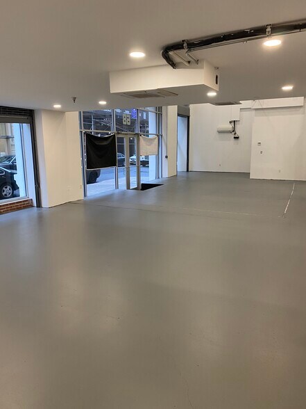 More Photos Of 68 Franklin St, New York General Retail For Lease