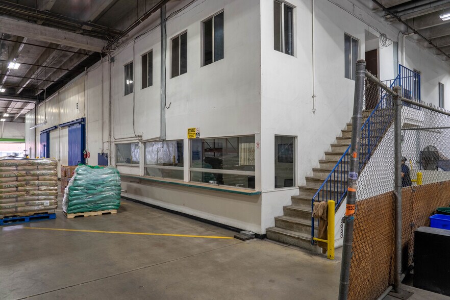 More Photos Of 1400 E Olympic Blvd, Los Angeles Distribution For Lease