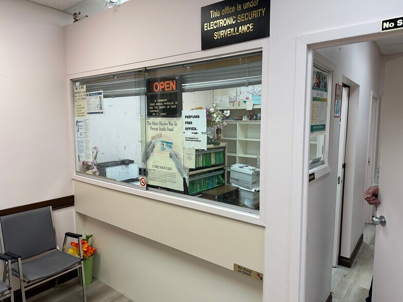 More Photos Of 27 Roncesvalles Ave, Toronto Medical For Lease