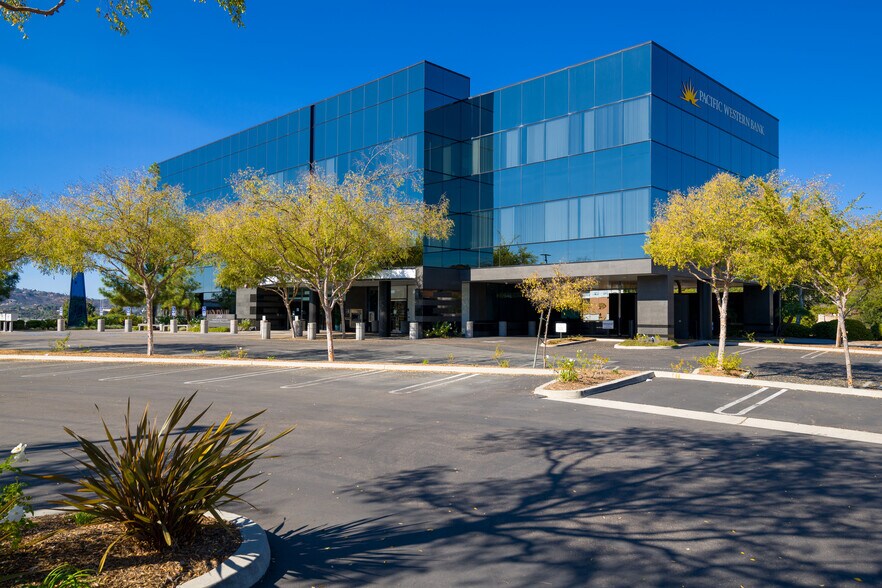 More Photos Of 900 Canterbury Pl, Escondido Office For Lease