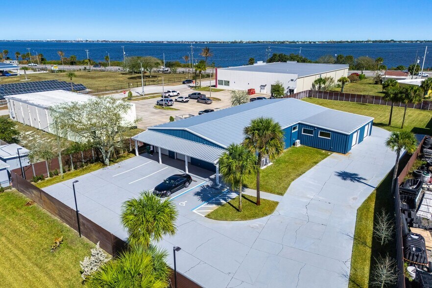 More Photos Of 1301 Morningside Dr, Melbourne Warehouse For Sale