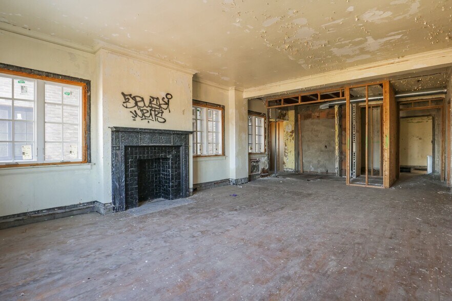 More Photos Of 1312 E Broad St, Columbus Apartments For Sale
