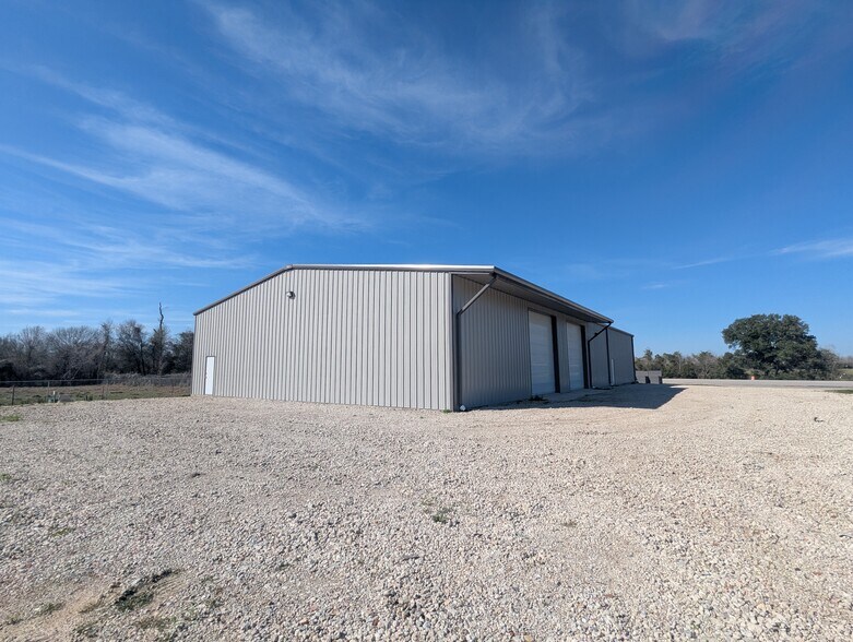 More Photos Of 7245 FM 1006 Rd, Orange Warehouse For Lease