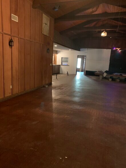 More Photos Of 8804 Warsaw Road 85, Aliceville Loft Creative Space For Sale