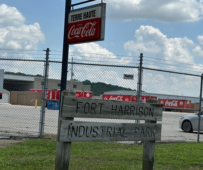 More Photos Of 1355 Aberdeen St, Terre Haute Warehouse For Lease