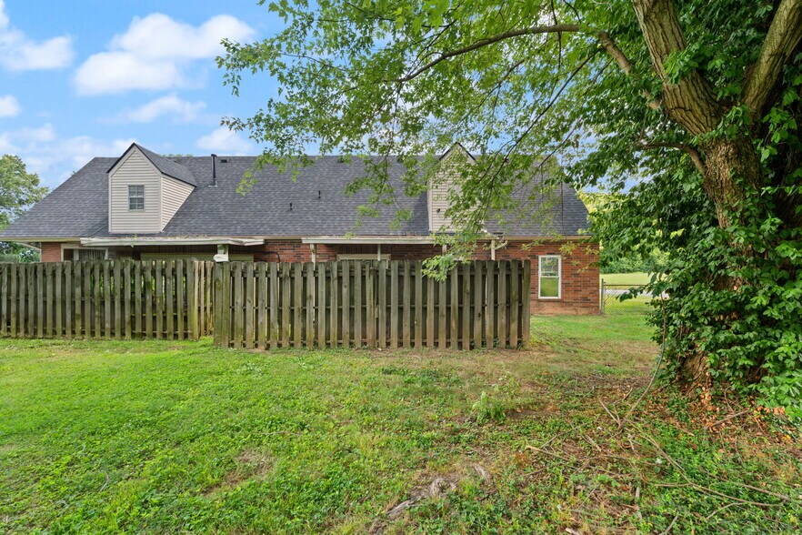 More Photos Of 815-817 Lancelot ct, Jeffersonville Multifamily For Sale
