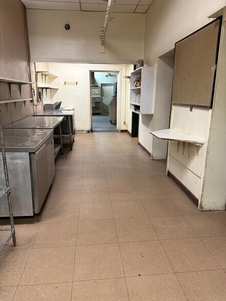 More Photos Of 33 N Washington St, Berkeley Springs Restaurant For Sale