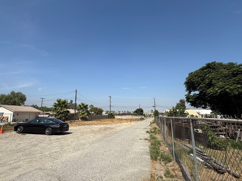 More Photos Of 2271 S Artesia St, San Bernardino Contractor Storage Yard For Sale