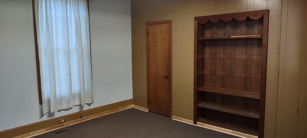 More Photos Of 119 W Main St, Youngsville Freestanding For Lease