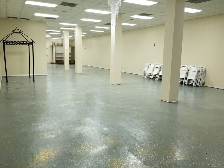 More Photos Of 6972 Main St, Lithonia Storefront For Sale