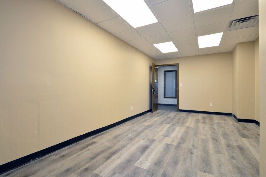 More Photos Of 1068 S Lake St, Forest Lake Medical For Lease