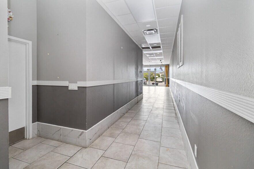 More Photos Of 2808 E Osceola Pky, Kissimmee Storefront Retail Office For Lease