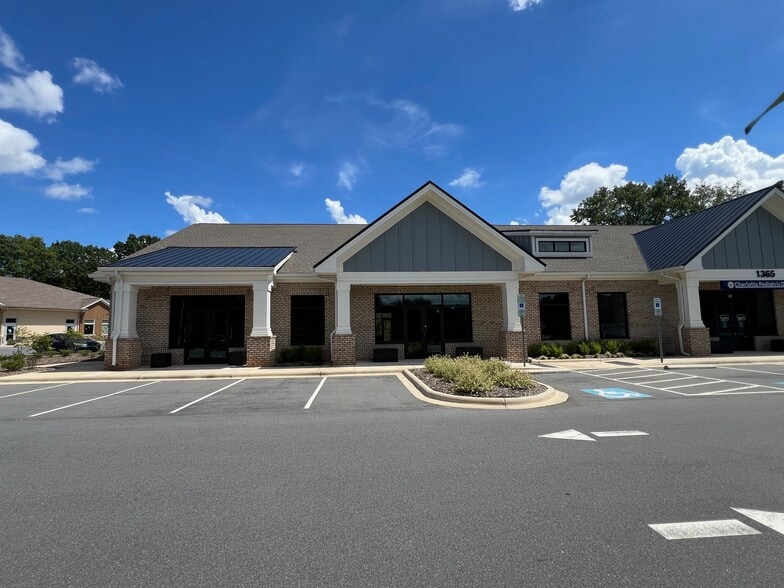Primary Photo Of 1367 Gold Hill Rd, Fort Mill Medical For Lease