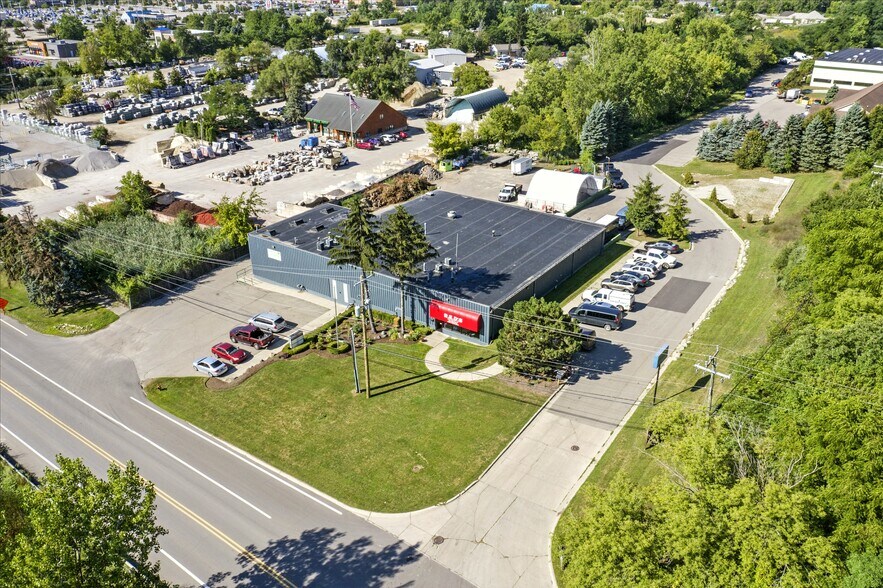 More Photos Of 4800 Joslyn Rd, Lake Orion Light Manufacturing For Sale