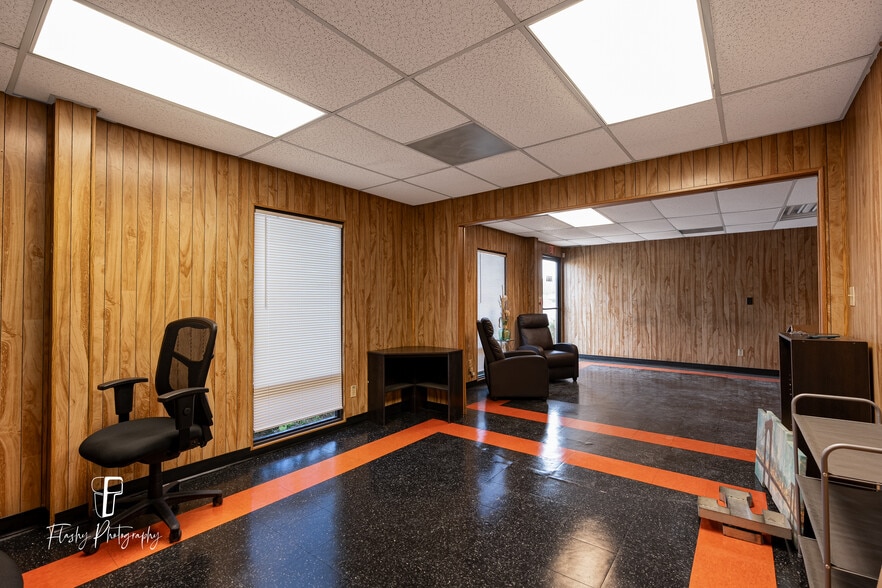 More Photos Of 7005 Downing Ave, Bakersfield Warehouse For Sale