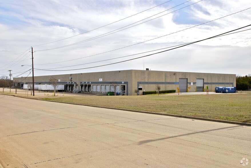 More Photos Of 5050 Investment Dr, Dallas Distribution For Lease