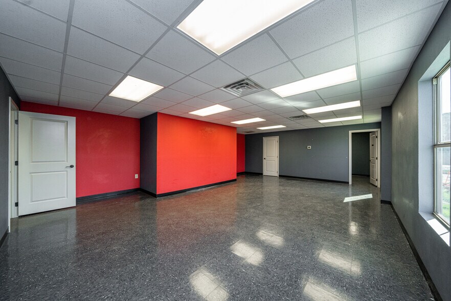 More Photos Of 2103 E SH 31, Kilgore Warehouse For Lease