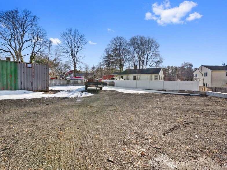 More Photos Of 28 Dunn Ave, Stamford Land For Lease