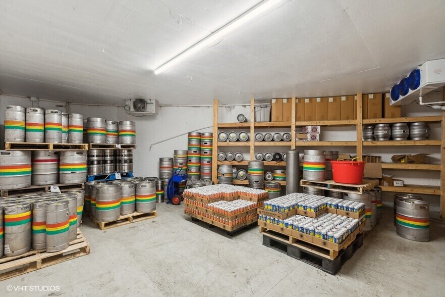 More Photos Of 22221 N Pepper Rd, Lake Barrington General Retail For Sale