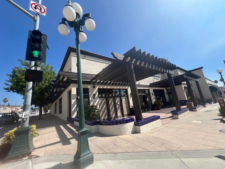 Primary Photo Of 102-108 S Myrtle Ave, Monrovia Restaurant For Lease