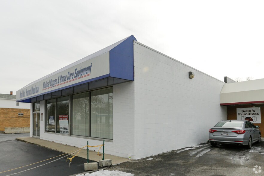 More Photos Of 2419 E High St, Springfield Storefront For Sale