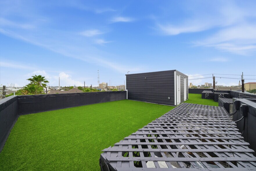 More Photos Of 715 28th St, Galveston Apartments For Sale