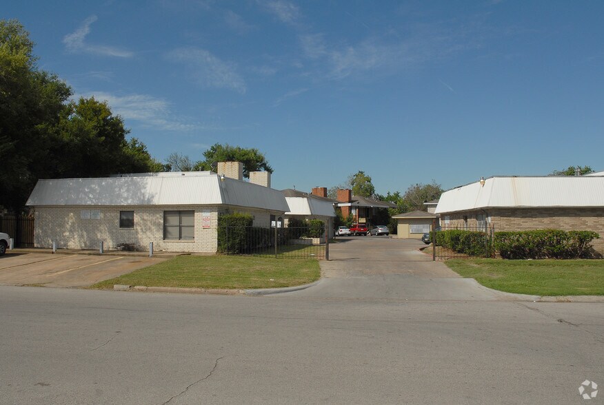 More Photos Of 8100 Leonora St, Houston Apartments For Sale