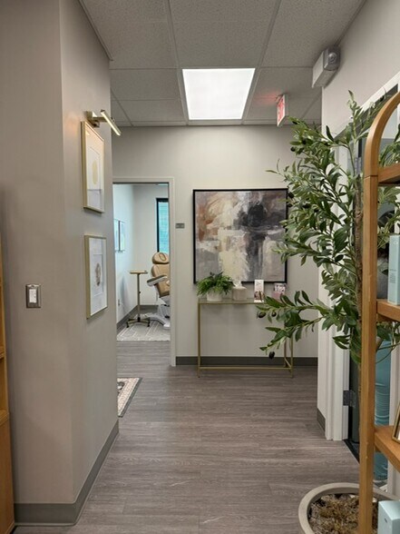 More Photos Of 9501 N Oak Tfwy, Kansas City Medical For Lease