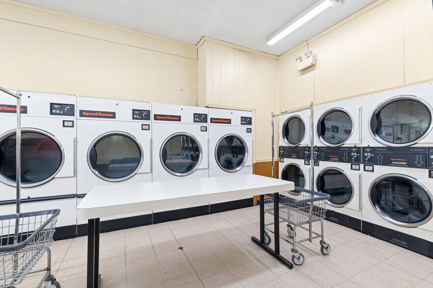 More Photos Of 506 N Main St, Emporia General Retail For Sale